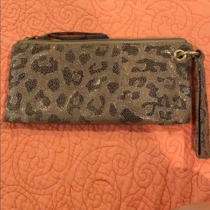 Hobo Vida wristlet silver iridescent leopard